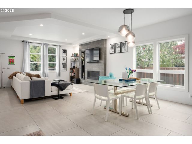 2845 HARLOW Rd, Eugene, OR 97401