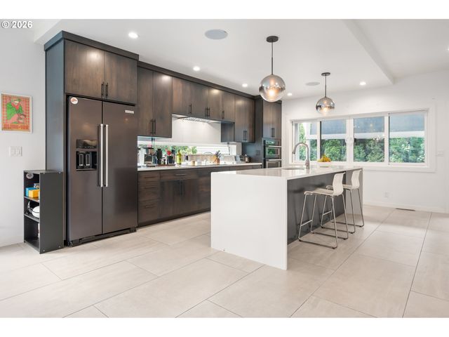 2845 HARLOW Rd, Eugene, OR 97401