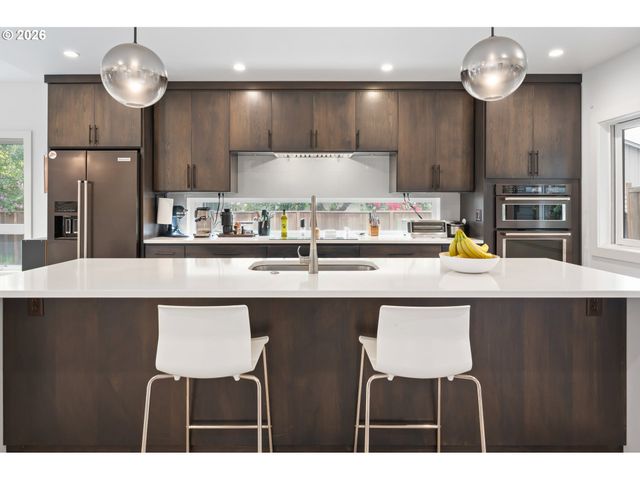 2845 HARLOW Rd, Eugene, OR 97401