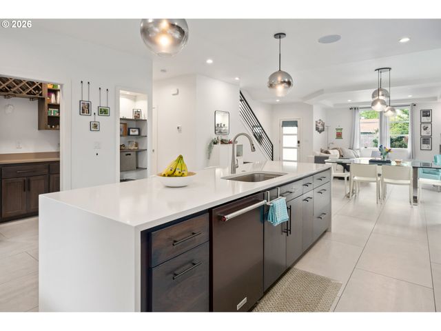 2845 HARLOW Rd, Eugene, OR 97401