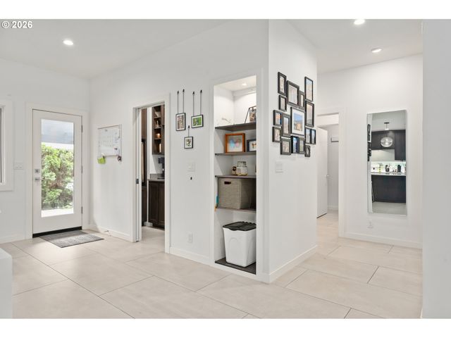 2845 HARLOW Rd, Eugene, OR 97401