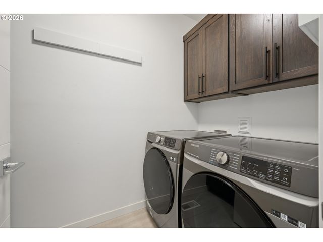 2845 HARLOW Rd, Eugene, OR 97401