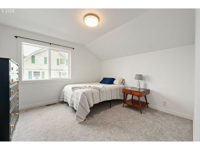 2845 HARLOW Rd, Eugene, OR 97401
