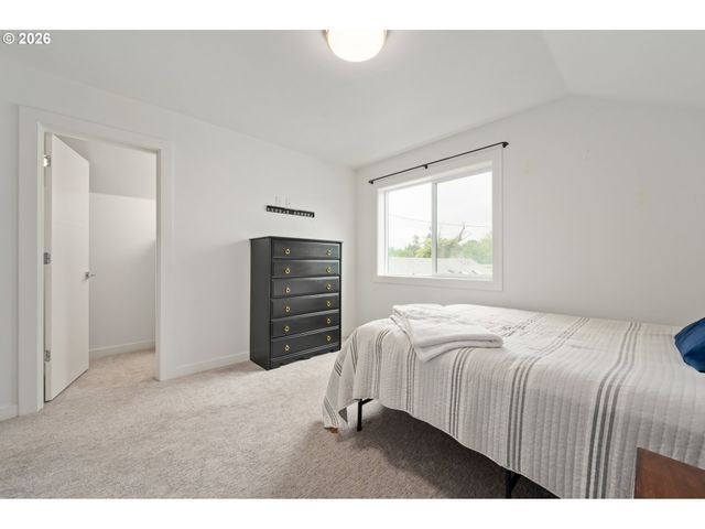 2845 HARLOW Rd, Eugene, OR 97401