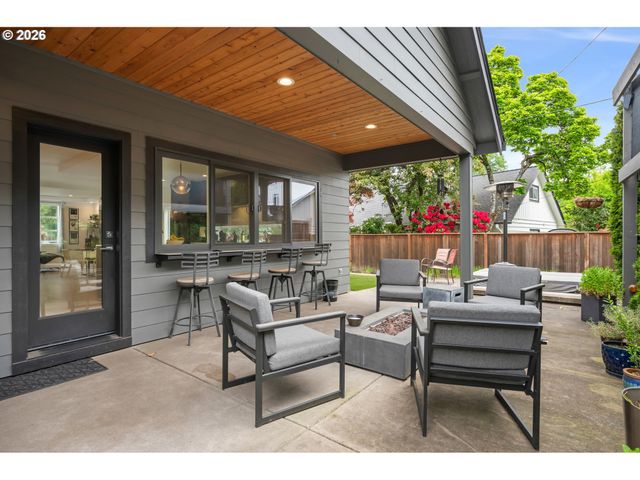 2845 HARLOW Rd, Eugene, OR 97401