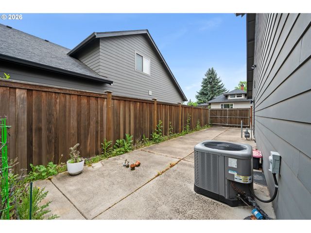2845 HARLOW Rd, Eugene, OR 97401