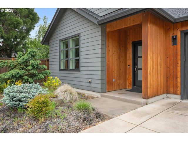 2845 HARLOW Rd, Eugene, OR 97401