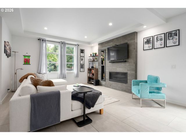 2845 HARLOW Rd, Eugene, OR 97401