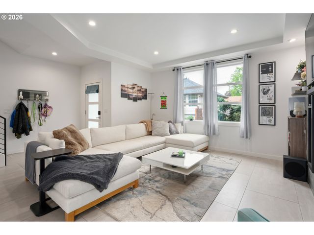 2845 HARLOW Rd, Eugene, OR 97401