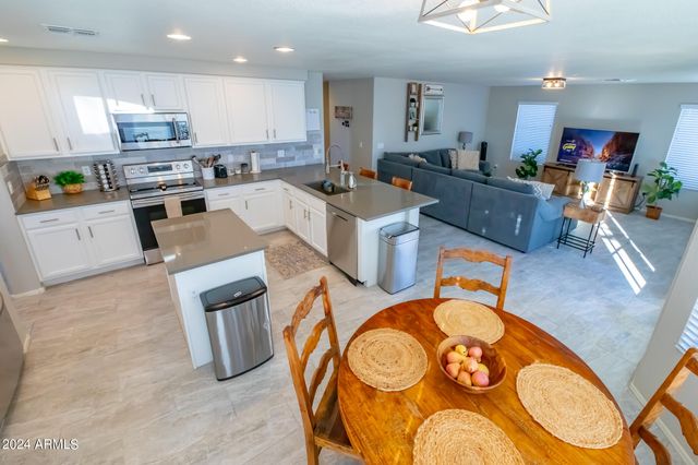 6811 W MONONA Drive, Glendale, AZ 85308