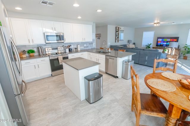 6811 W MONONA Drive, Glendale, AZ 85308