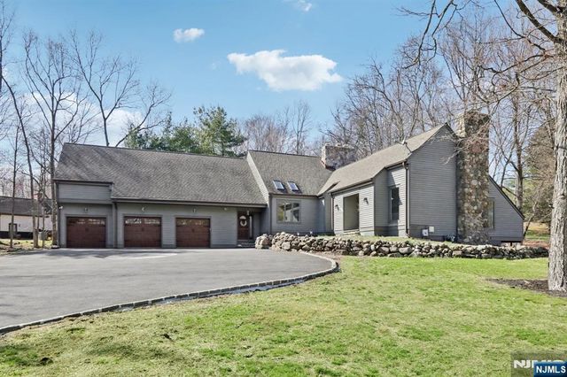 11 Carlough Road, Upper Saddle River, NJ 07458