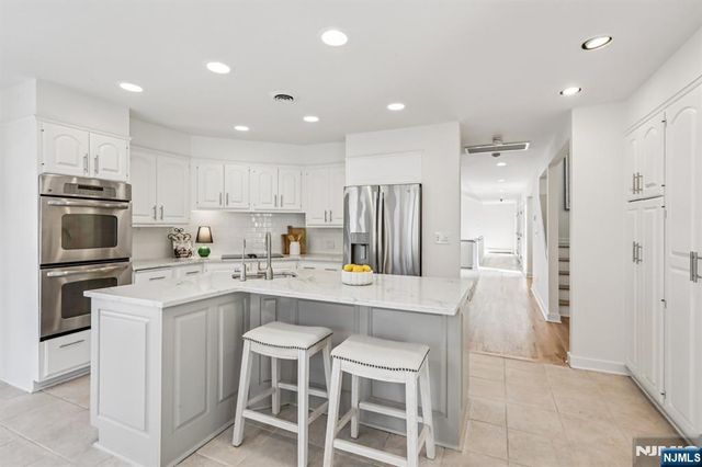 11 Carlough Road, Upper Saddle River, NJ 07458