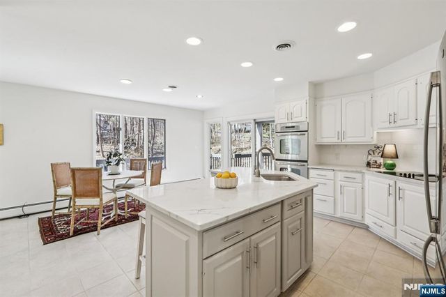 11 Carlough Road, Upper Saddle River, NJ 07458