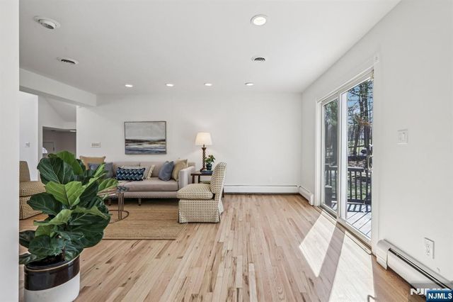 11 Carlough Road, Upper Saddle River, NJ 07458