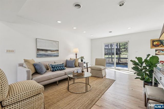 11 Carlough Road, Upper Saddle River, NJ 07458