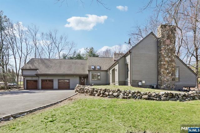 11 Carlough Road, Upper Saddle River, NJ 07458