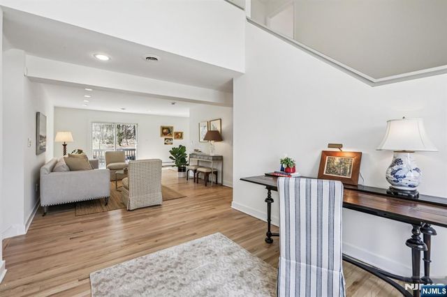 11 Carlough Road, Upper Saddle River, NJ 07458