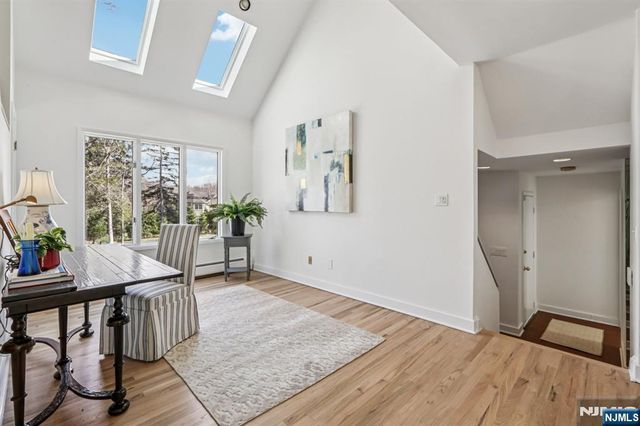 11 Carlough Road, Upper Saddle River, NJ 07458