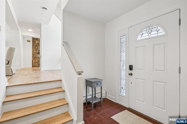 11 Carlough Road, Upper Saddle River, NJ 07458