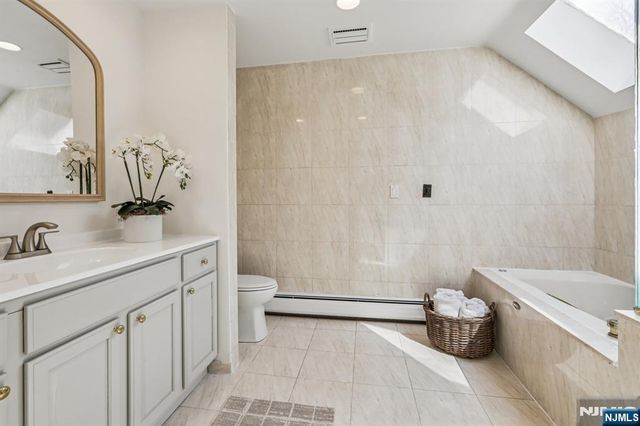 11 Carlough Road, Upper Saddle River, NJ 07458