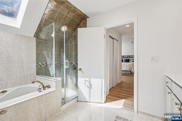 11 Carlough Road, Upper Saddle River, NJ 07458