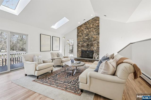 11 Carlough Road, Upper Saddle River, NJ 07458