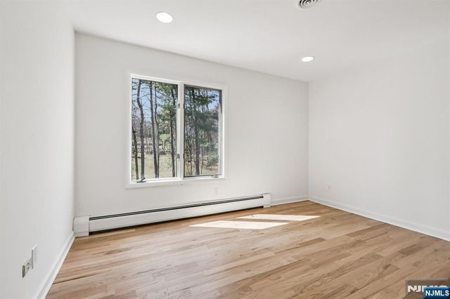 11 Carlough Road, Upper Saddle River, NJ 07458