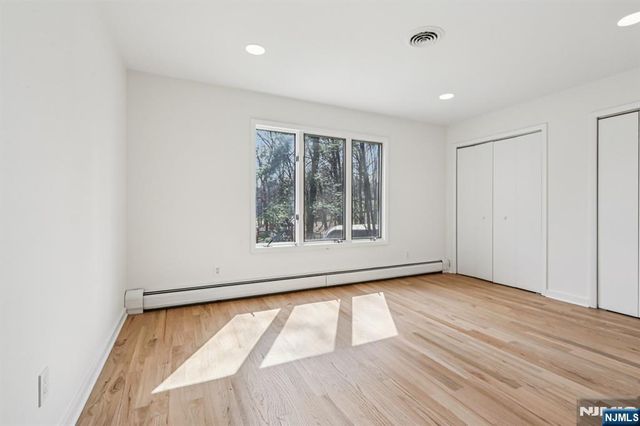 11 Carlough Road, Upper Saddle River, NJ 07458