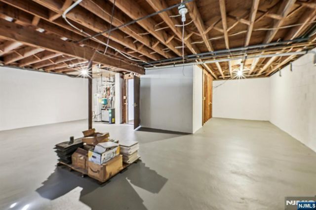 11 Carlough Road, Upper Saddle River, NJ 07458