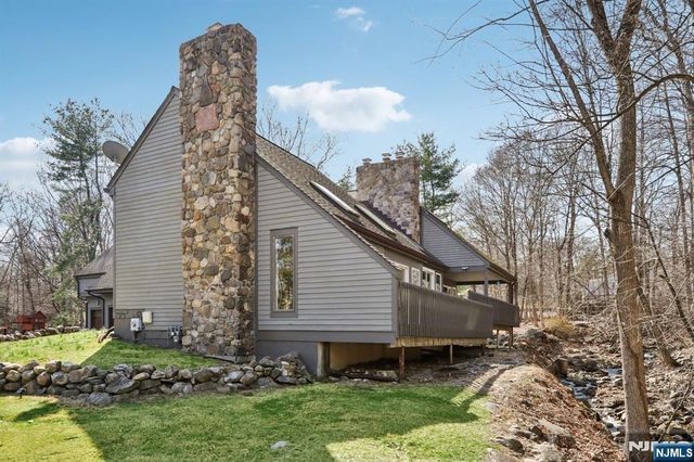 11 Carlough Road, Upper Saddle River, NJ 07458