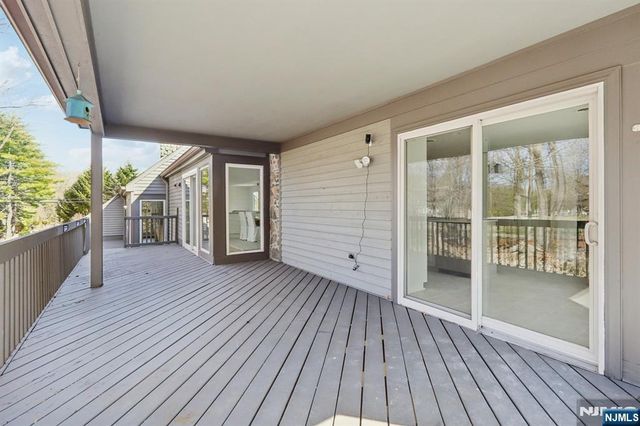 11 Carlough Road, Upper Saddle River, NJ 07458