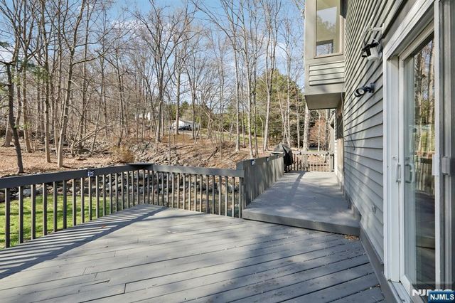 11 Carlough Road, Upper Saddle River, NJ 07458