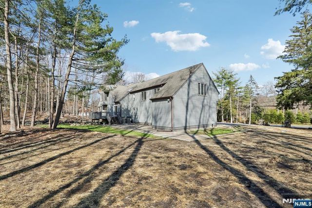 11 Carlough Road, Upper Saddle River, NJ 07458