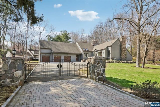11 Carlough Road, Upper Saddle River, NJ 07458