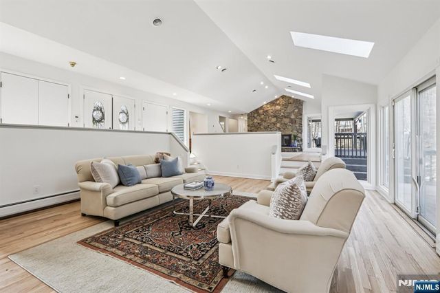 11 Carlough Road, Upper Saddle River, NJ 07458