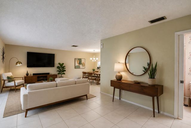 5780 FERNLEY Drive W 144, West Palm Beach, FL 33415