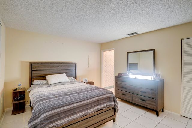 5780 FERNLEY Drive W 144, West Palm Beach, FL 33415
