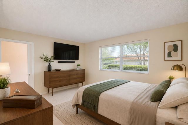 5780 FERNLEY Drive W 144, West Palm Beach, FL 33415