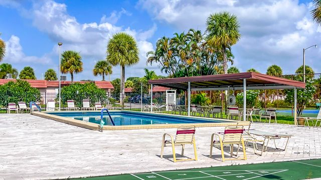 5780 FERNLEY Drive W 144, West Palm Beach, FL 33415