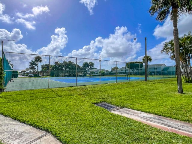 5780 FERNLEY Drive W 144, West Palm Beach, FL 33415