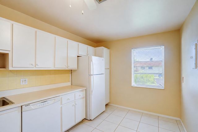 5780 FERNLEY Drive W 144, West Palm Beach, FL 33415