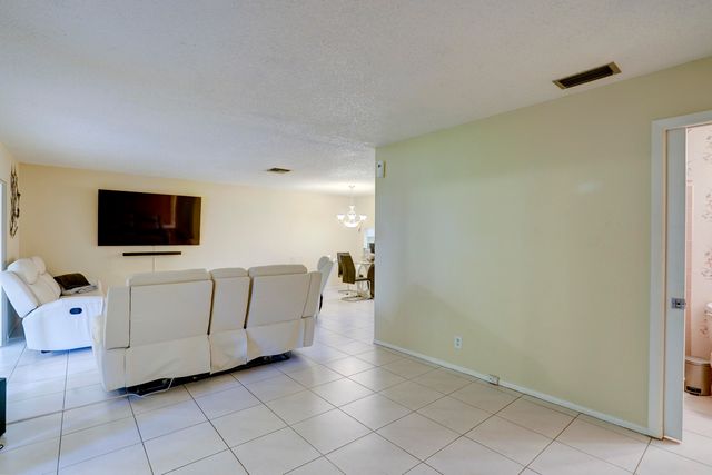 5780 FERNLEY Drive W 144, West Palm Beach, FL 33415