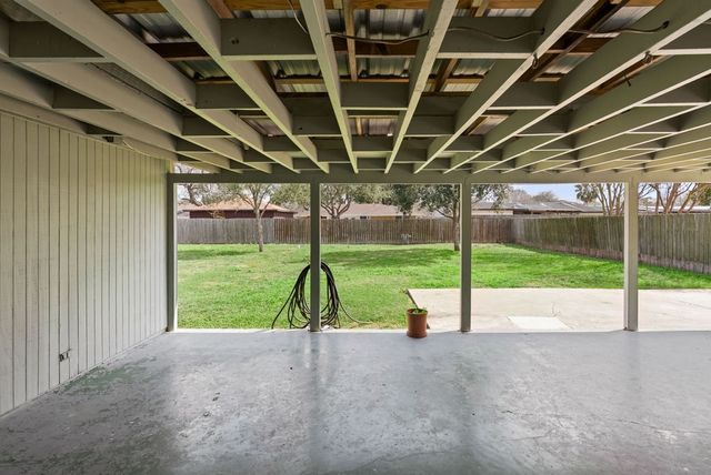 517 Handover Dr, Corpus Christi, TX 78412