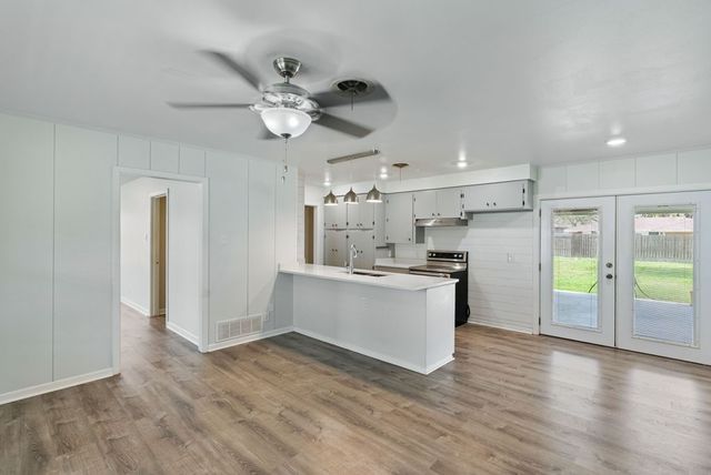 517 Handover Dr, Corpus Christi, TX 78412