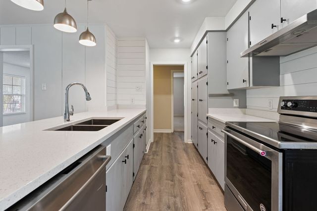 517 Handover Dr, Corpus Christi, TX 78412