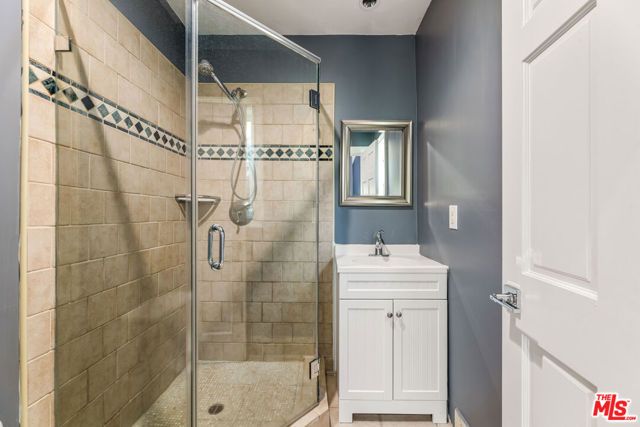 1112 S Highland Avenue, Los Angeles, CA 90019
