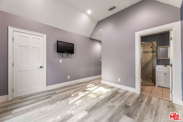 1112 S Highland Avenue, Los Angeles, CA 90019