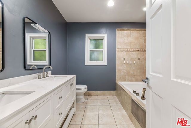 1112 S Highland Avenue, Los Angeles, CA 90019