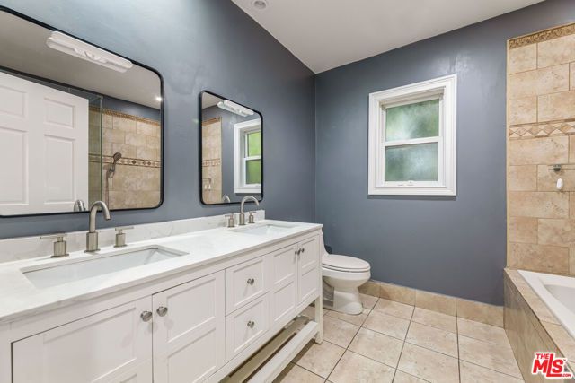 1112 S Highland Avenue, Los Angeles, CA 90019